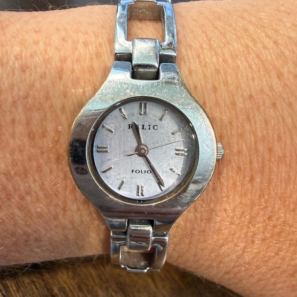 Watch Bundle Relic, Geneva, & Cote d’Azur Silver Tone Bracelet Watches - Picture 14 of 16